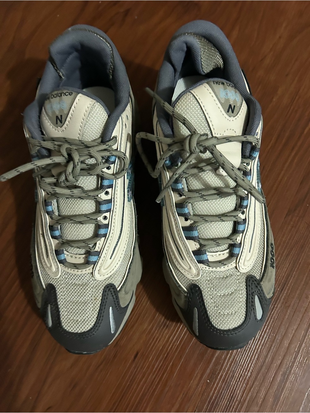 New Balance women Gray and White Walking Sneakers

Worn twice great condition